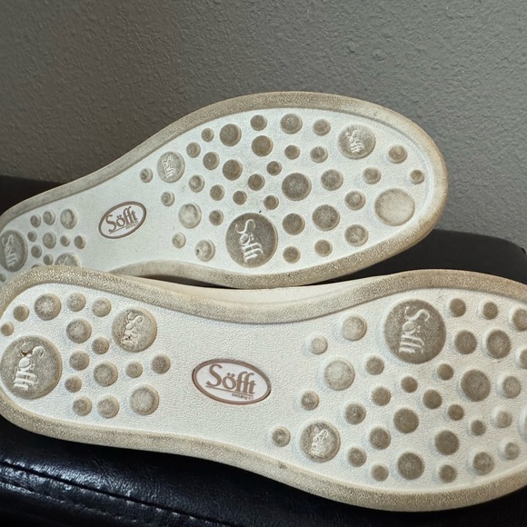 Women's Casual Pearly Tan/beige Sofft Sneakers Sz 6 - Picture 4 of 9